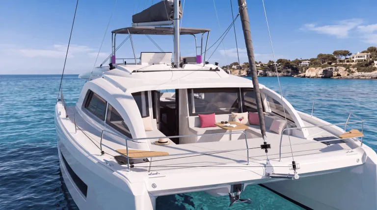 bali_4_3_43_foot_sailing_catamaran_forward_cockpit_9674fd330b.jpg