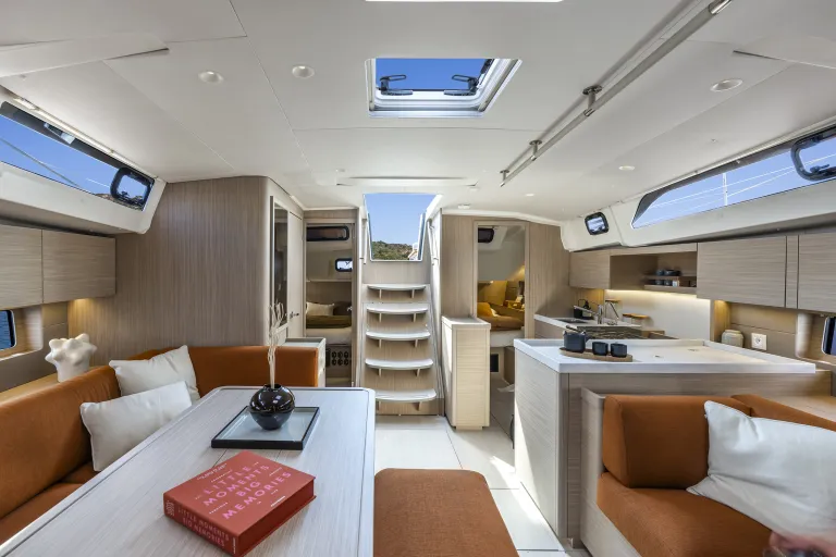 oceanis-47_image_interior-(2).jpg