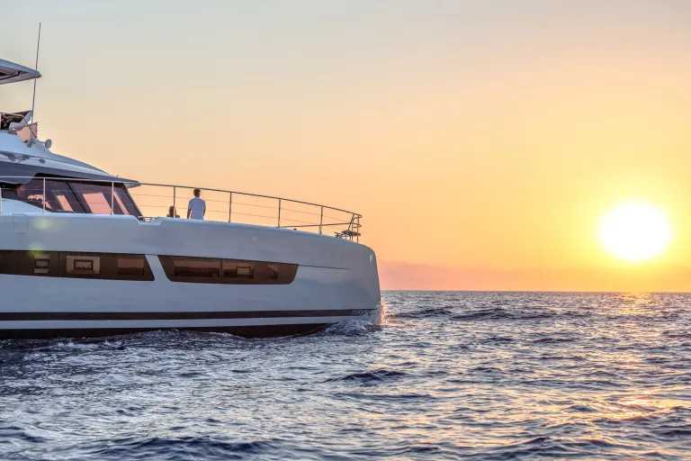 fountaine-pajot-power-67-anchoring-08.jpg