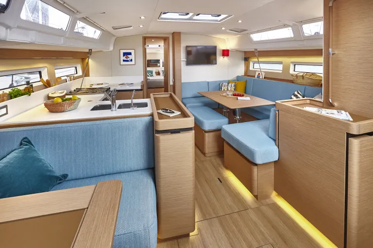 sun-odyssey-490-interieur-2.jpg