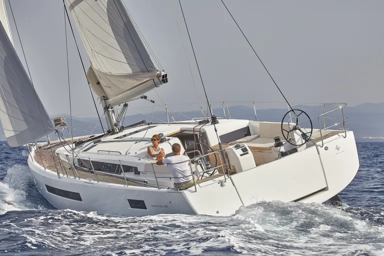 sun-odyssey-490_3.jpg