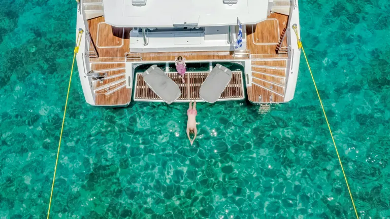 fountaine-pajot-power-67-anchoring-03.jpg