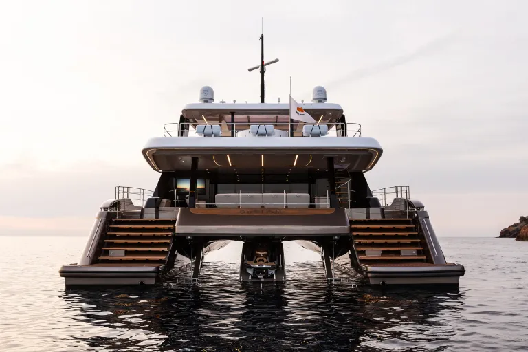 80-sunreef-power-exterior-05.jpg