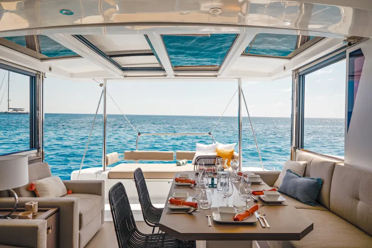 02-keyfeatures-8o2a1469-1-cmjnbali-catamarans-leonsalim-l.jpg