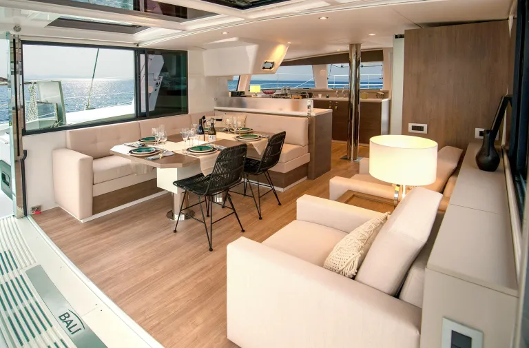 bali44-saloon02bali-catamarans-rizonphotography.jpg
