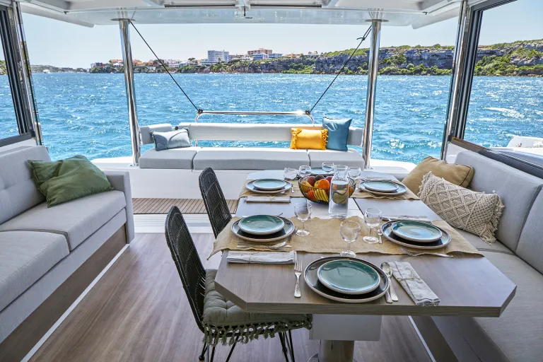 o2a3002bali-catamarans-leonsalim.jpg