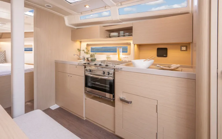 oceanis-371-8098jpg-1900px.jpg