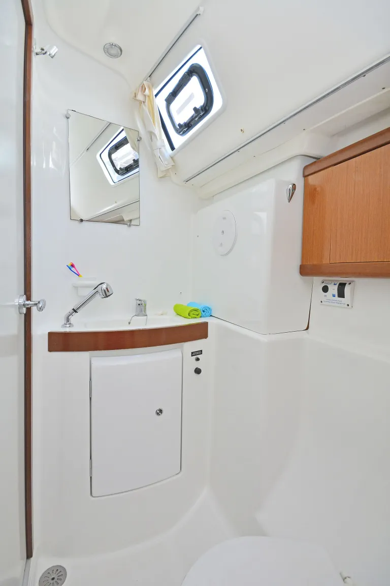 upt2_02305l-(1).jpg