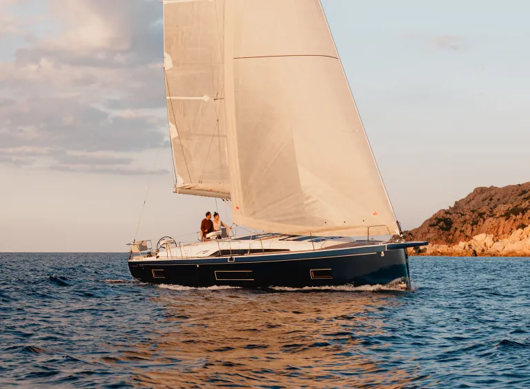 oceanis-47_image_exterior_sardinia-(10).jpg