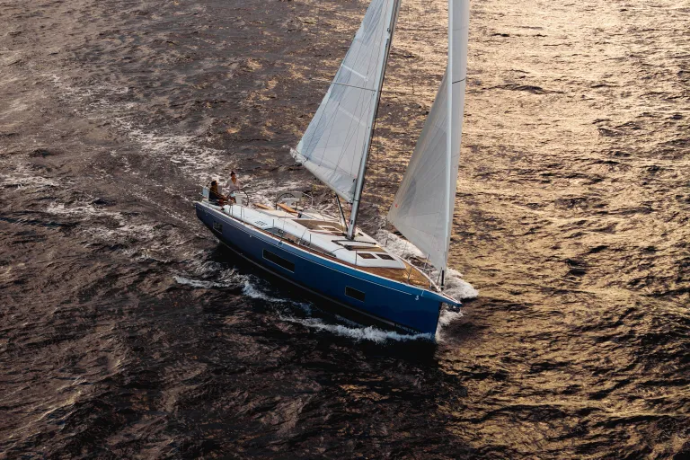 oceanis-47_image_exterior_sardinia-(11).jpg