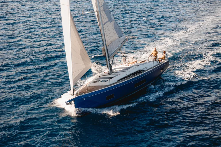 oceanis-47_image_exterior_sardinia-(29).jpg