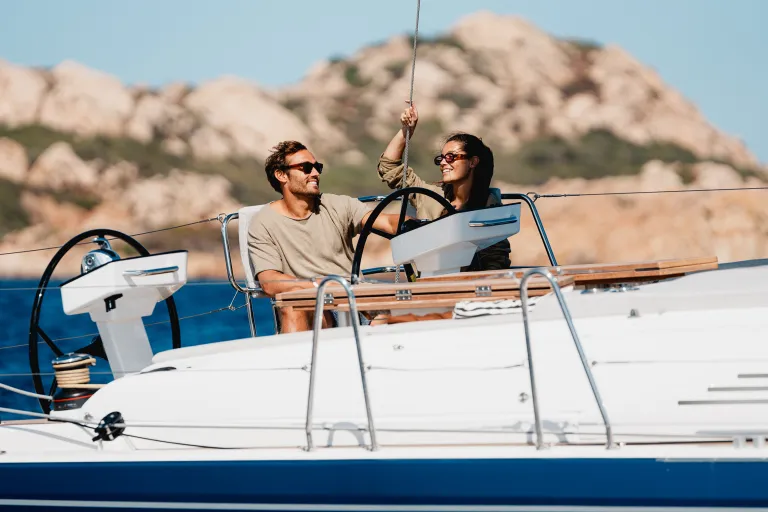 oceanis-47_image_exterior_sardinia_lifestyle-(6).jpg