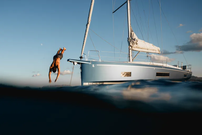 oceanis-47_image_exterior_sardinia_lifestyle-(9).jpg