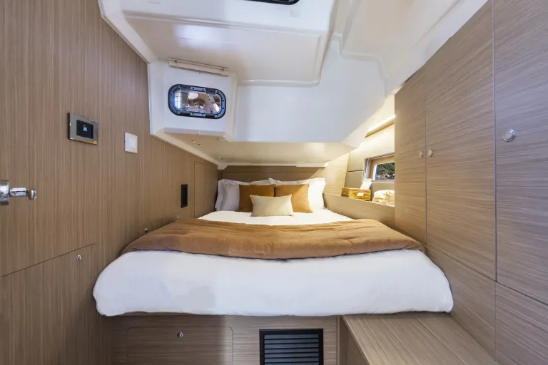 oceanis-47_image_interior-(4).jpg
