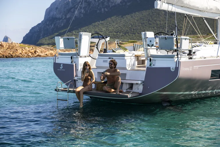 oceanis-52_image_exterior_lifestyle_sardinia-(14).jpg