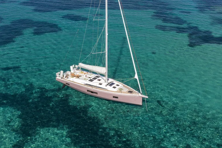 oceanis-52_image_exterior_sardinia-(6).jpg