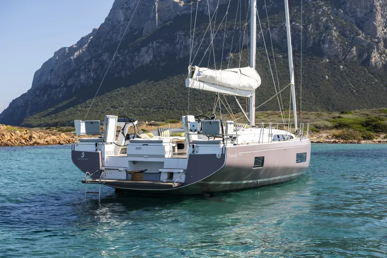 oceanis-52_image_exterior_sardinia-(9).jpg