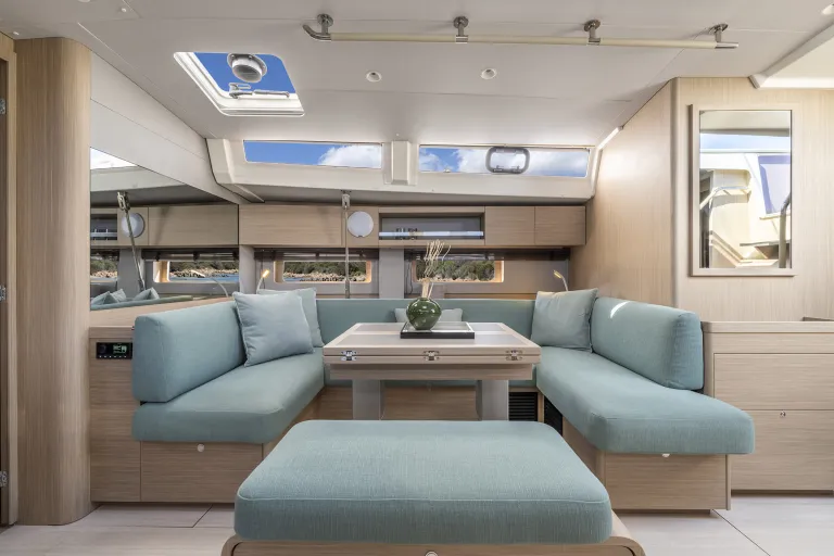 oceanis-52_image_interior-(10).jpg