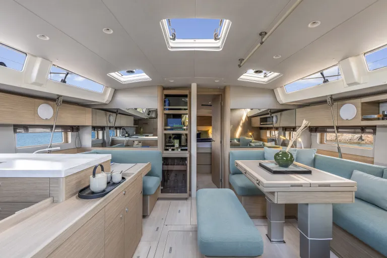 oceanis-52_image_interior-(5).jpg