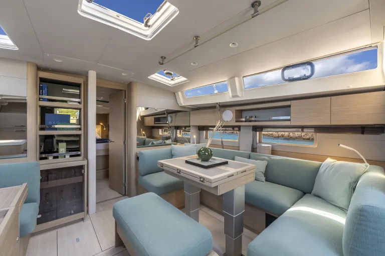 oceanis-52_image_interior-(6).jpg