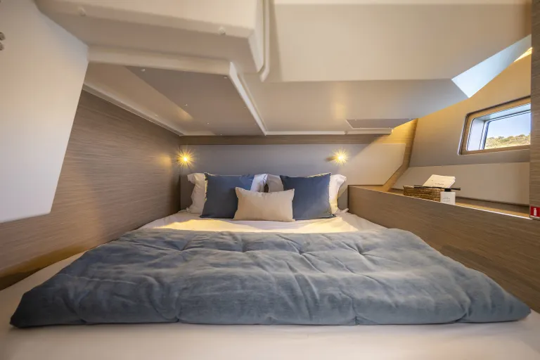 oceanis-52_image_interior.jpg