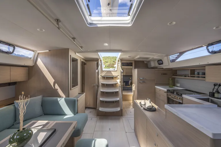 oceanis-52_image_interior_details.jpg