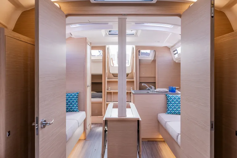dufour-37-interior-jm-liot-23.jpeg