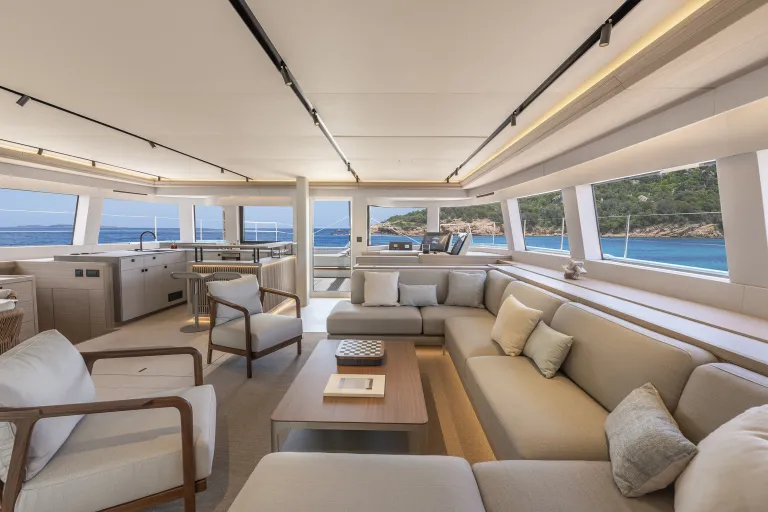 eighty2-image-interior-10-l.jpg