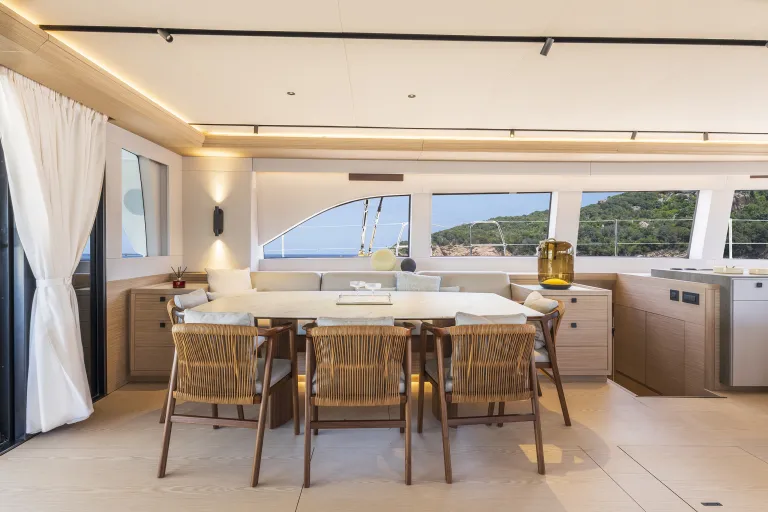 eighty2-image-interior-11-l.jpg