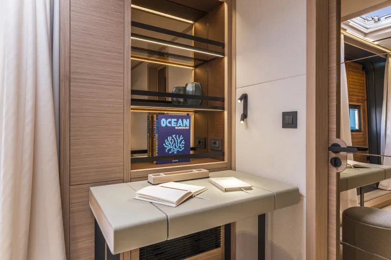 eighty2-image-interior-15-l.jpg