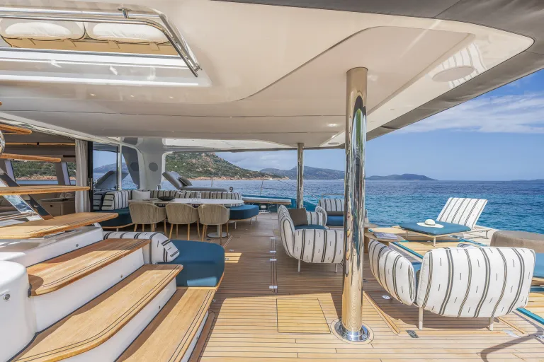 eighty2-image-interior-2-l.jpg