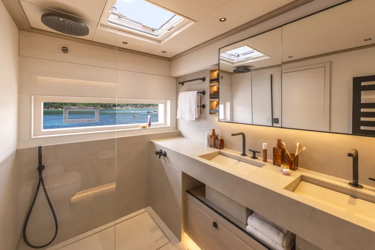 eighty2-image-interior-21-l.jpg