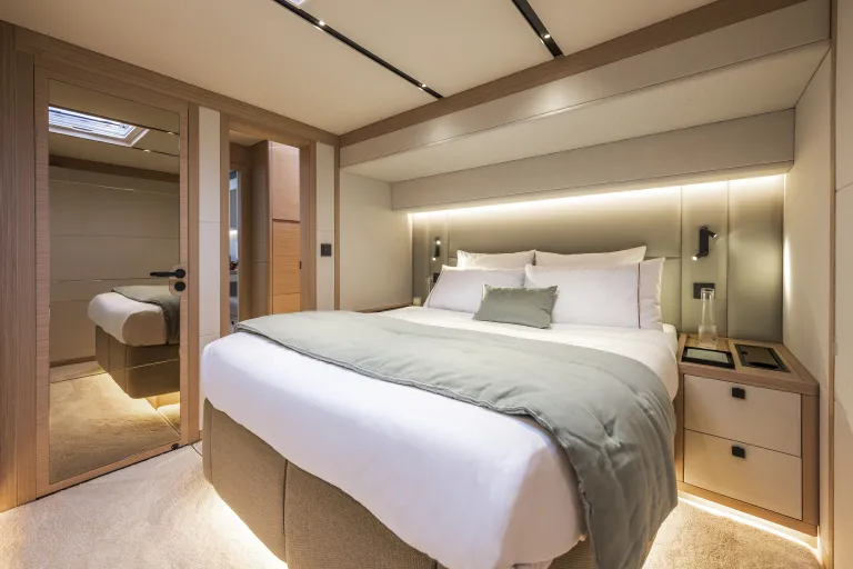 eighty2-image-interior-24-l.jpg