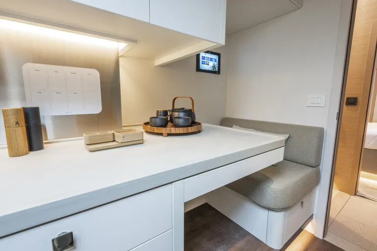 eighty2-image-interior-26-l.jpg