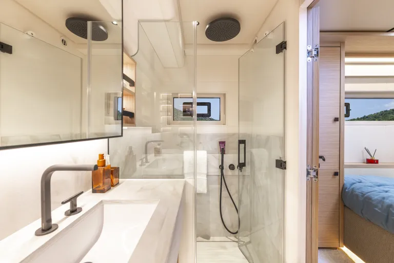eighty2-image-interior-30-l.jpg