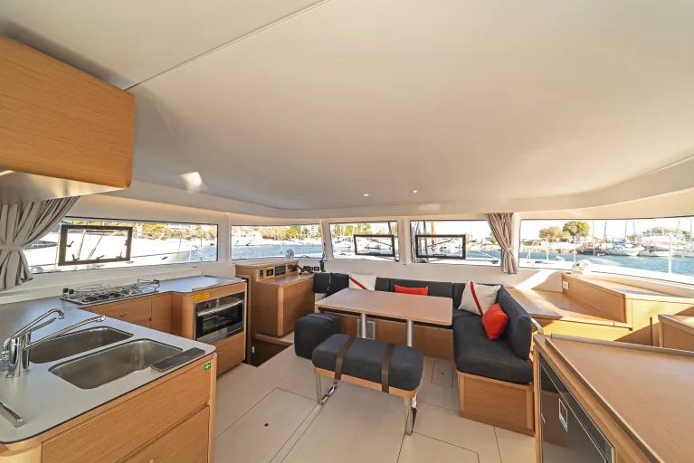 dsc0384-phoebe-excess-14-istion-yachting-l.jpg