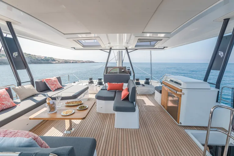 fountaine-pajot-samana-59-flybridge.jpg