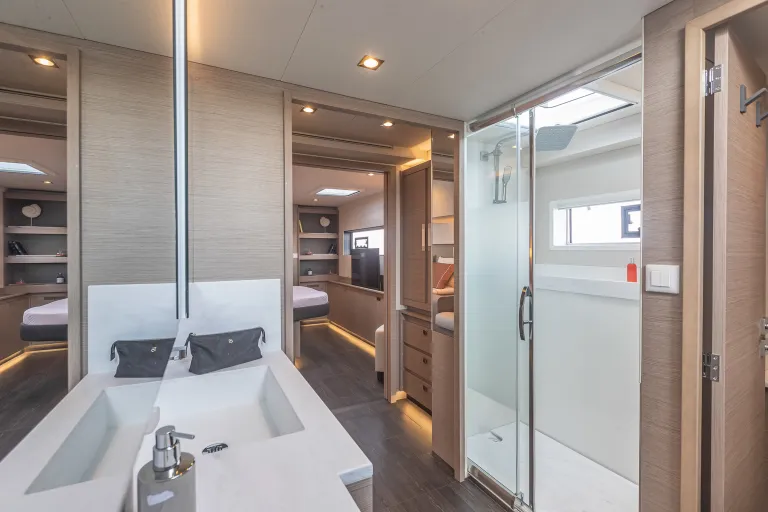 fountaine-pajot-samana-59-owner-suite-3.jpg