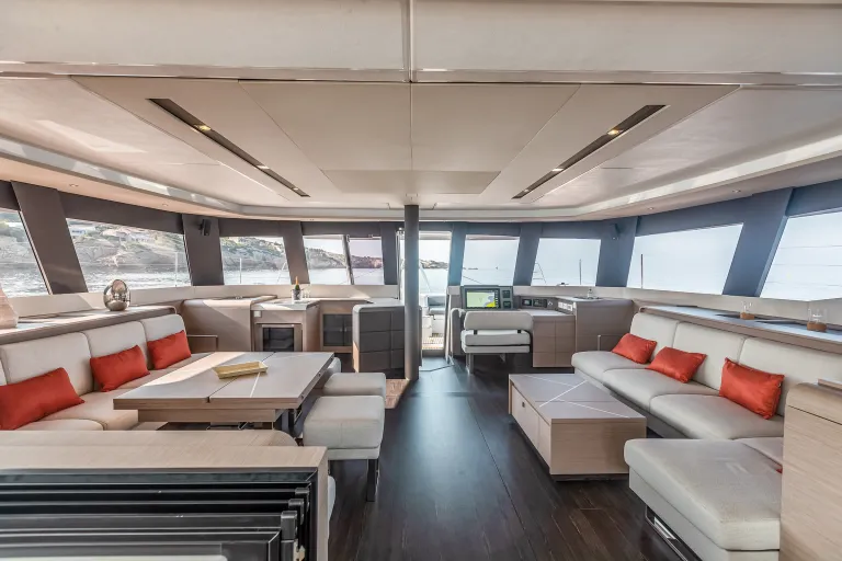 fountaine-pajot-samana-59-saloon.jpg