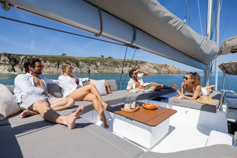 fp48_loung_deck_10l.jpg