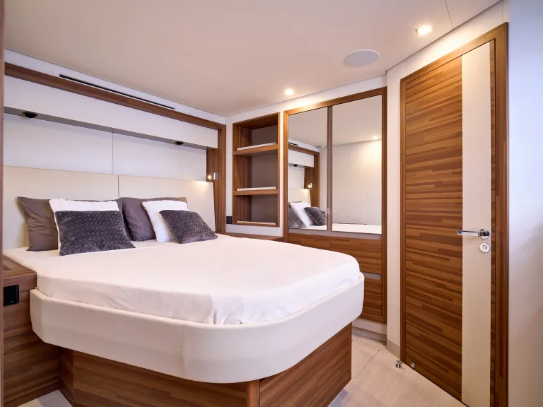 babord-fountaine-pajot-power80-nif1398-a2-l.jpg