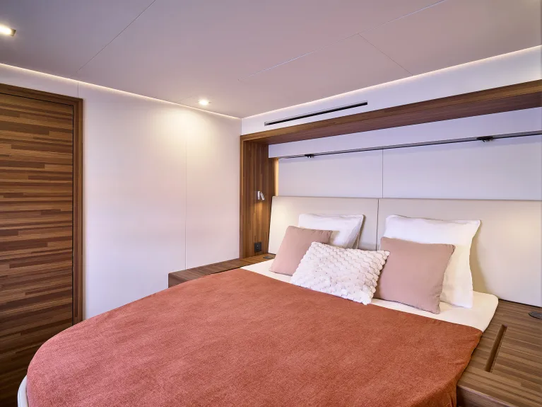 babord-fountaine-pajot-power80-nif1473-a2-l.jpg
