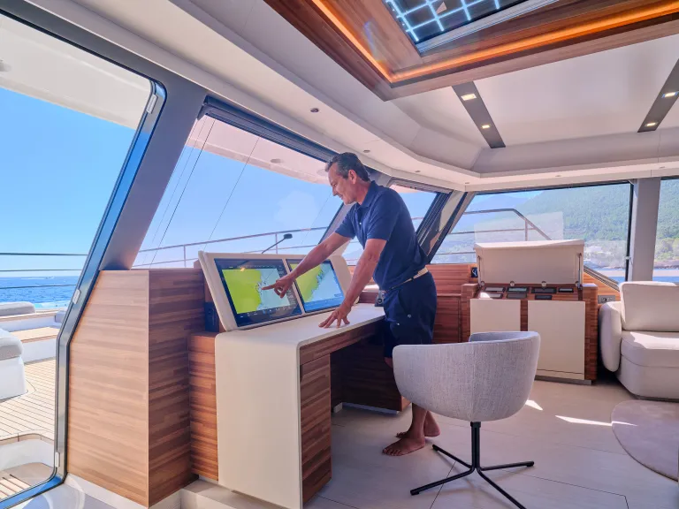 carre-fountaine-pajot-power80-nif0693-a2-1-l.jpg