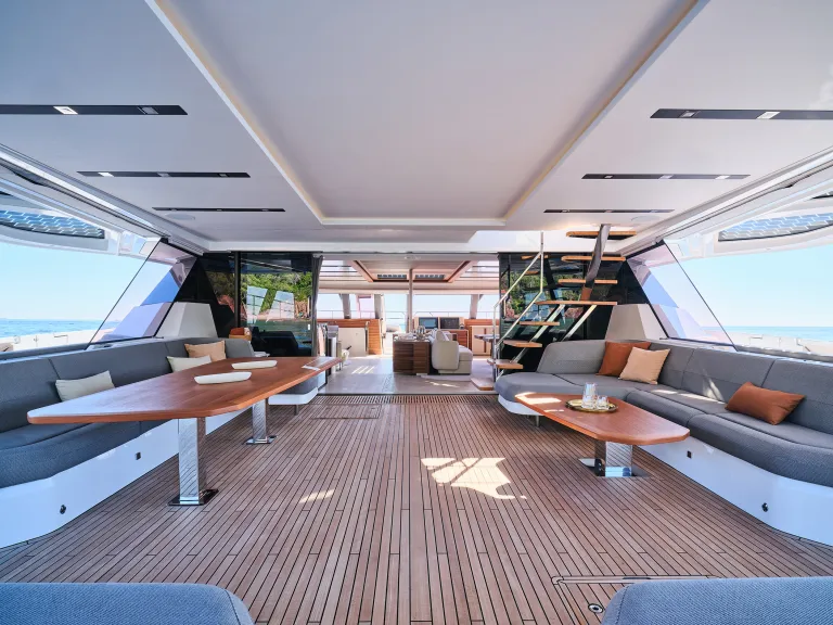 fountaine-pajot-power80-nif0573-a2-1-l.jpg