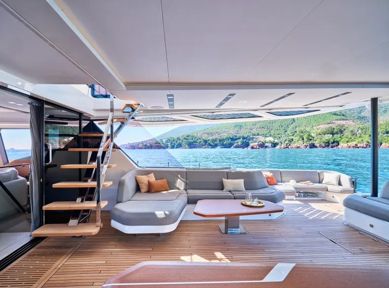 fountaine-pajot-power80-nif0643-a2-l.jpg