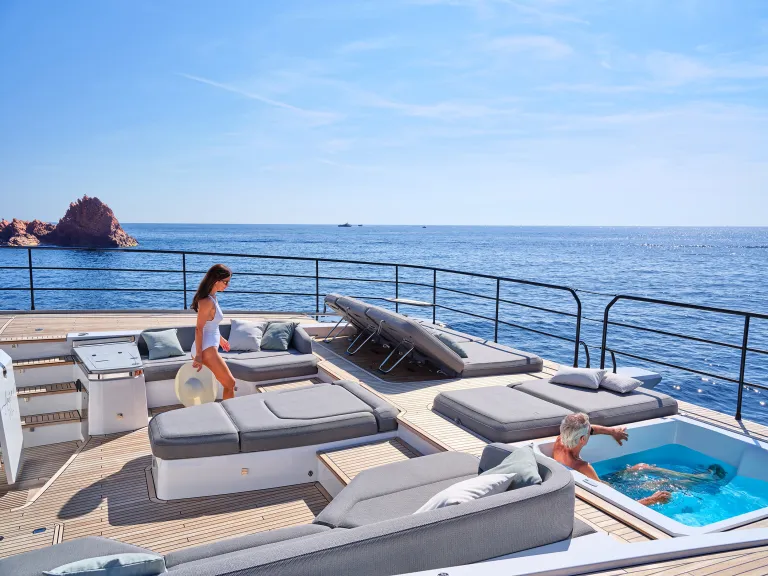 fountaine-pajot-power80-nif8991-a2-l.jpg