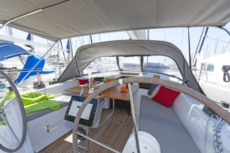 upt2_17918l.jpg