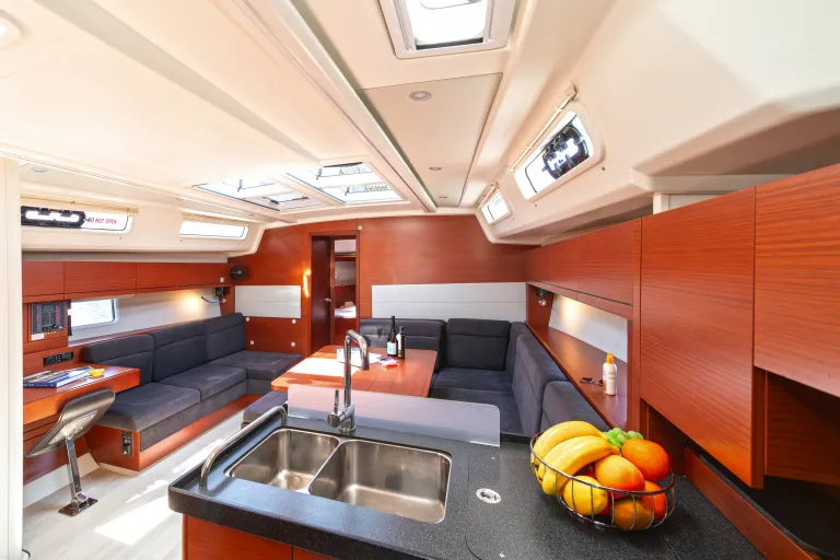 dsc5429-kiveli-hanse-458-istion-yachting-l.jpg