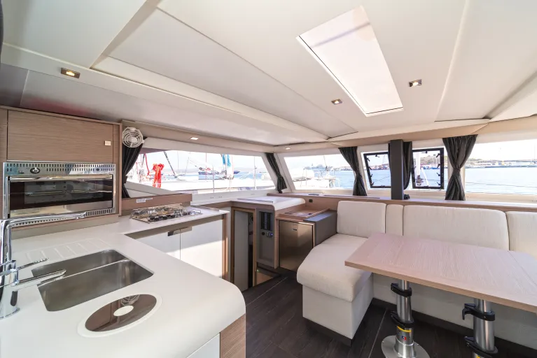 dsc8315-aifos-fountaine-pajot-isla-40-istion-yachting-l.jpg