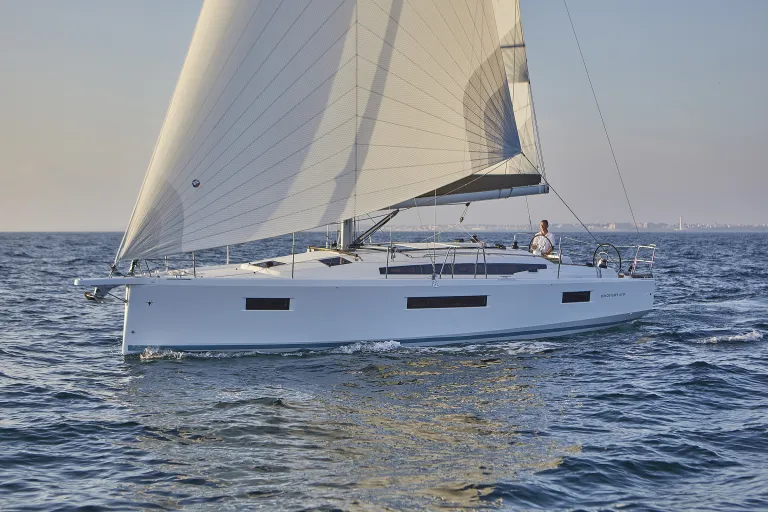 sun-odyssey-410-11.jpg